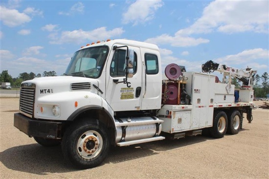 FREIGHTLINER M2-106 SERVICE TRUCK