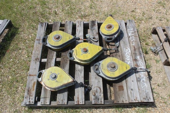 LOT OF SELF RETRACTING LANYARDS