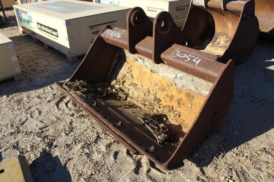 46 INCH CLEANOUT BUCKET W/ BOCE