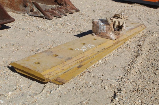 LOT OF CUTTING EDGE W/ BOLTS AND NUTS