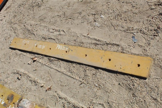 LOT OF JOHN DEERE CUTTING EDGES