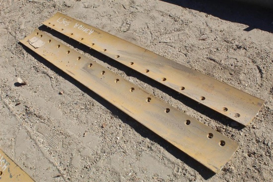 LOT OF JOHN DEERE CUTTING EDGES