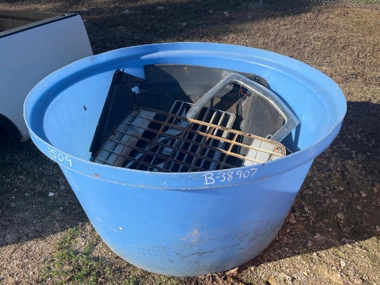 TUB WITH TRUCK GRILLS