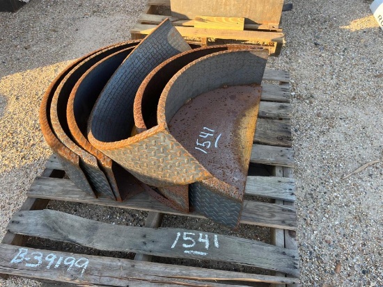 PALLET OF FENDERS