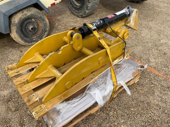 HYDRAULIC EXCAVATOR THUMB