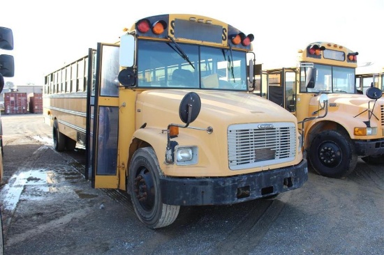 2004 THOMAS FREIGHTLINER BUS