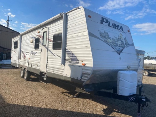 2011 PALOMINO PUMA 31 FT BUMPER PULL CAMPER