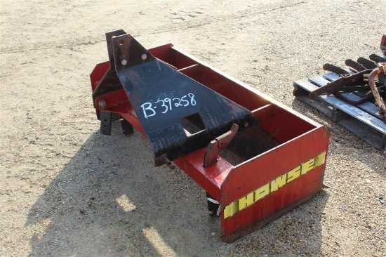4 FT BOX BLADE AND 3 POINT HITCH