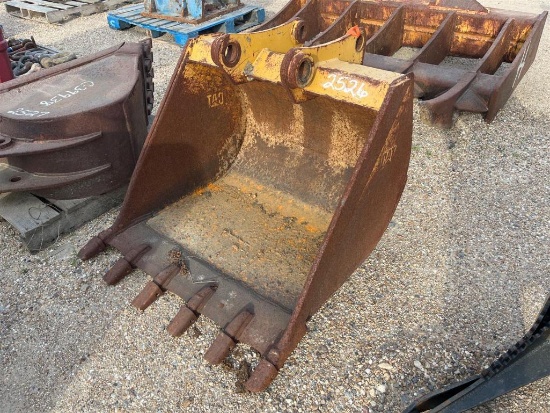 34IN CATERPILLAR DIGGING BUCKET