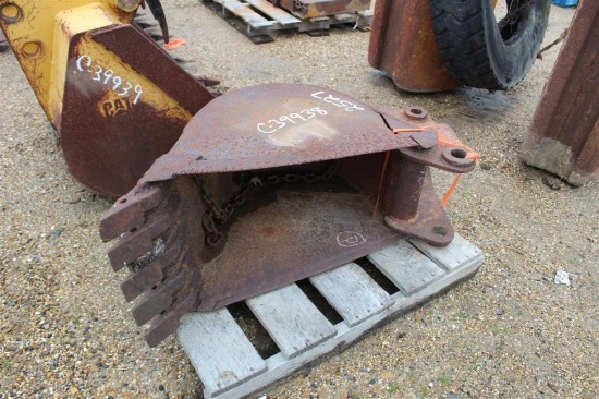 16IN DIGGING BUCKET WITH TEETH