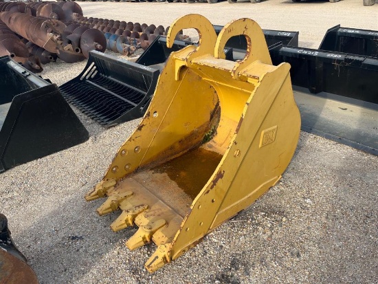 34IN CATERPILLAR DIGGING BUCKET
