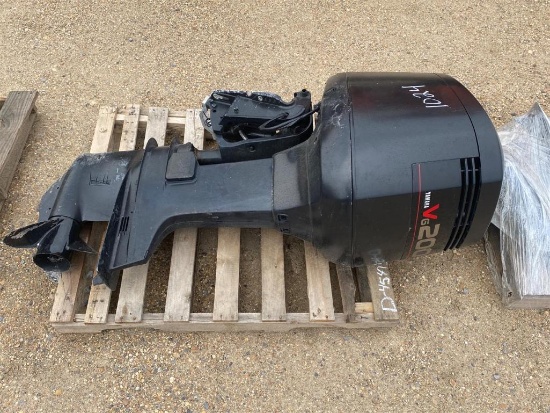 PALLET WITH YAMAHA V6 200 SALTWATER SERIES BOAT MOTOR