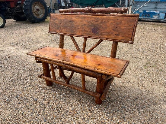 WOODEN BENCH