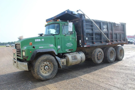 2002 MACK RD688 TRUCK