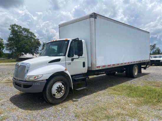 2007 INTERNATIONAL 4300 26FT VAN BODY
