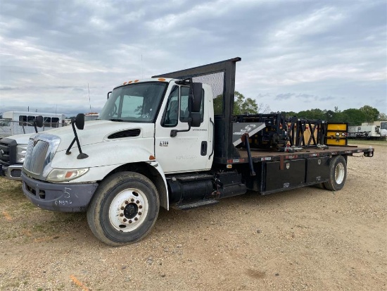 2005 INTERNATIONAL 4300 FLATBED WITH ATTENUATOR TRUCK