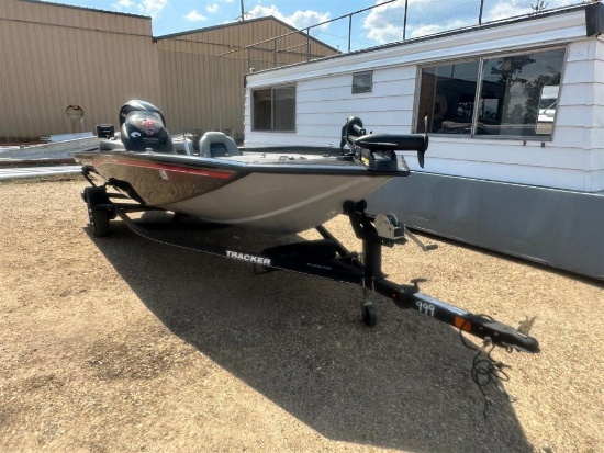 TRACKER PRO 195 TEAM TXW BASS BOAT