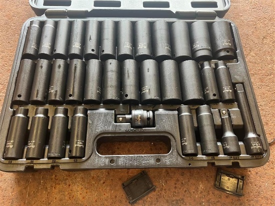 BLACKHAWK 33 PIECE 1/2IN SAE AND METRIC IMPACT SOCKET SET