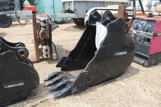 18IN UNUSED LANDHERO DIGGING BUCKET WITH TEETH