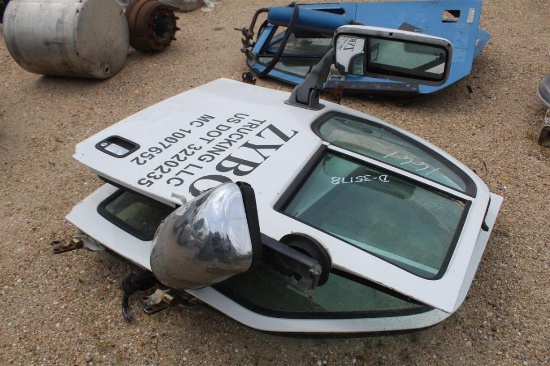 WHITE PETERBILT TRACTOR TRUCK DOORS