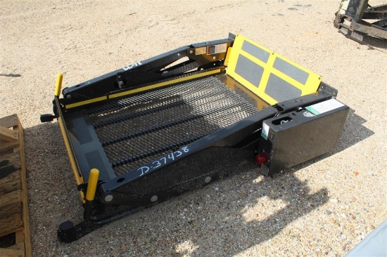 BUS WHEEL CHAIR LIFT