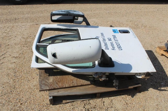 PALLET OF TRUCK DOORS