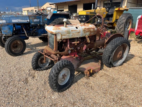 INTERNATIONAL HARVESTER FARMALL CUB WITH BELLY MOWER | FOR PARTS/REPAIRS