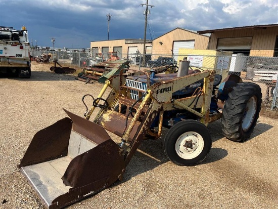 FORD FRONT END LOADER WITH BUCKET
