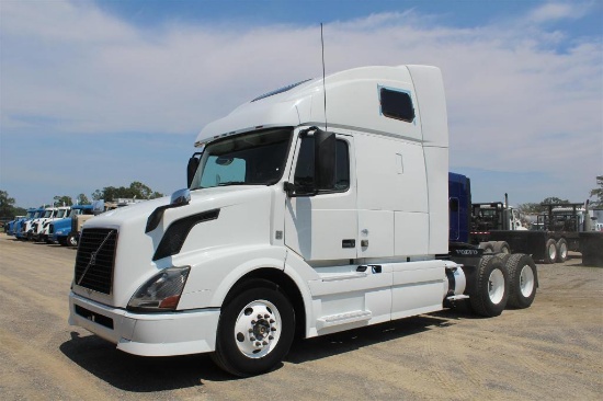 2015 VOLVO VNL64T670 SLEEPER