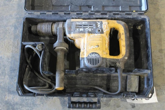 DEWALT 40MM SPLINE ROTARY HAMMER WITH CASE