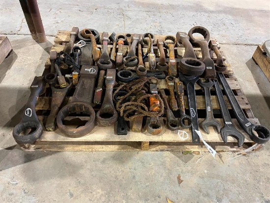 LOT OF WRENCHES AND STRIKING WRENCHES
