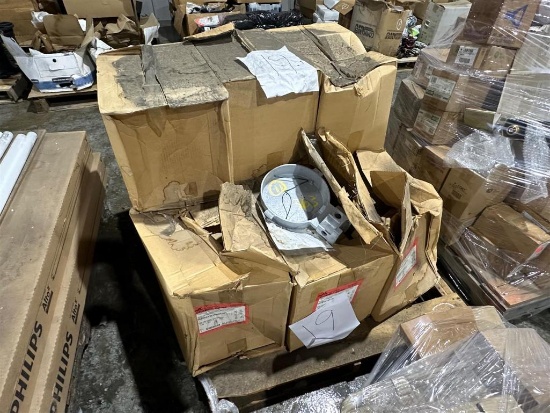 LOT OF ASSORTED LIGHT FIXTURES