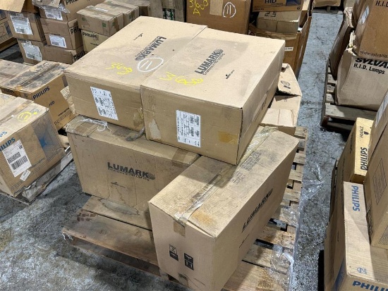 LOT OF LUMARK FLOOD LIGHT FIXTURES
