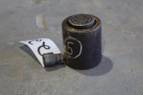 HYDRAULIC RAM