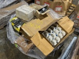 LOT PF ASSORTED LIGHT BULBS