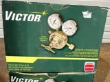 LOT OF 2 PRESSURE REGULATORS