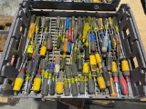 LOT OF VARIOUS SCREWDRIVERS