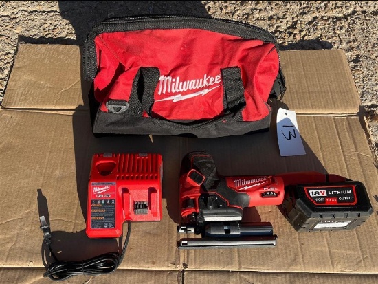 MILWAUKEE JIGSAW CHARGER AND CASE