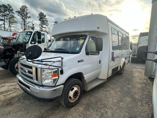 2017 FORD E-4500 VAN