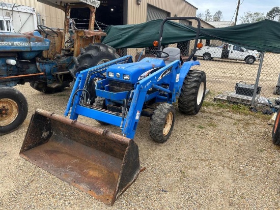 NEW HOLLAND TC30 TRACTOR