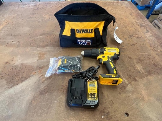 DEWALT DCD778 CORDLESS DRILL WITH BAG BATTERY AND CHARGER