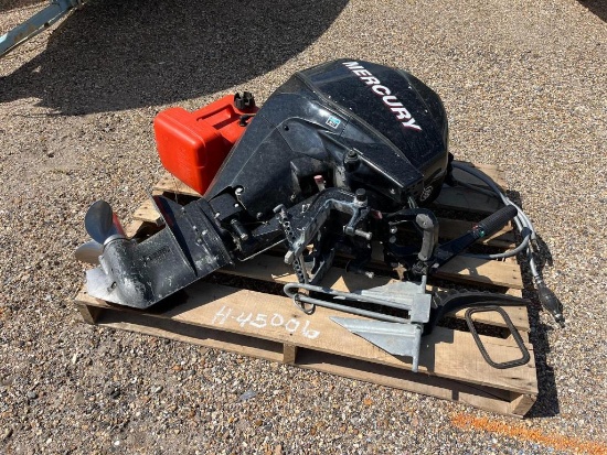 PALLET WITH 25HP MERCURY BOAT MOTOR/FUEL TANK