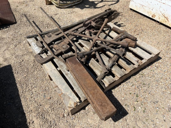 MISCELLANEOUS LOT OF TRUCK TOOLS