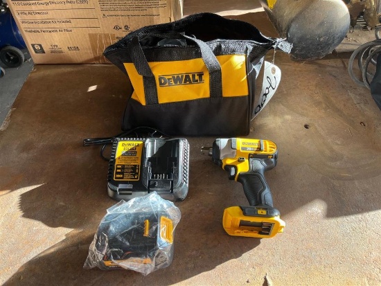 DEWALT DCF880 IMPACT WRENCH WITH BAG BATTERY AND CHARGER