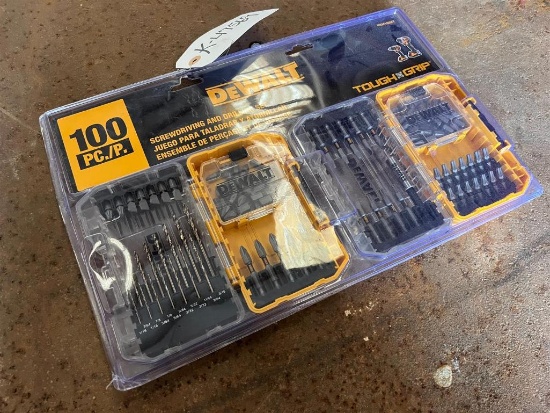 DEWALT 100PC SCREWDRIVER AND DRILL SET