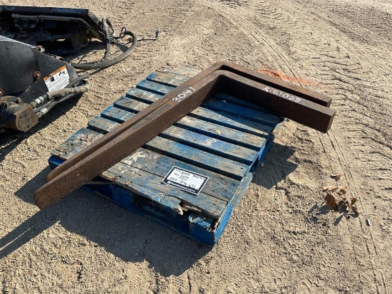 PALLET WITH SET OF FORKS