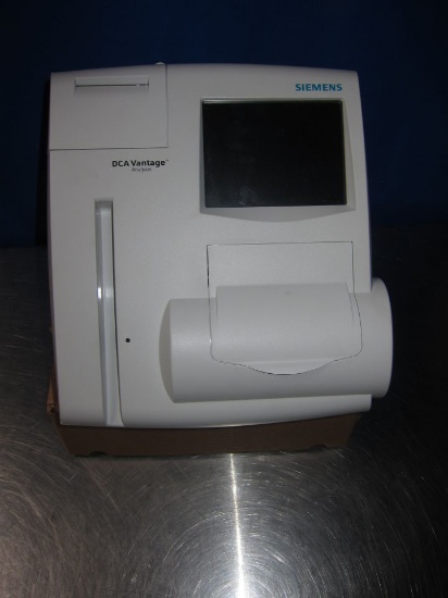 SIEMENS DCA Vantage w/ Box of Accessories Chemistry Analyzer
