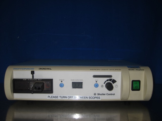 SMITH & NEPHEW Dyonics 300XL Light Source