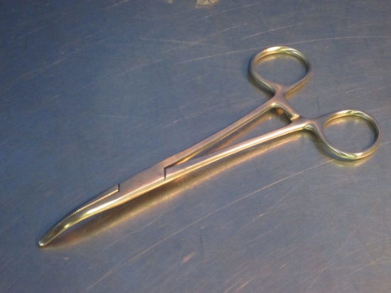 Kelly Hemostatic Forceps w/ locking handle