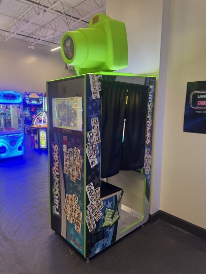 TEAM PLAY INC. Fun Stop Photos DLX Photo Booth, s/n 0104130022335